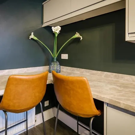 Rockside - Luxury 2 Bedroom With Hot Tub Central, Parking Pet Friendly Max 2 Adults Hot Tub Turns Off 930pm Windermere