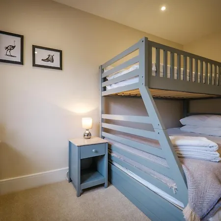 Rockside: Luxury 2-bedroom With Hot Tub And Pet-friendly Central Holiday home Windermere