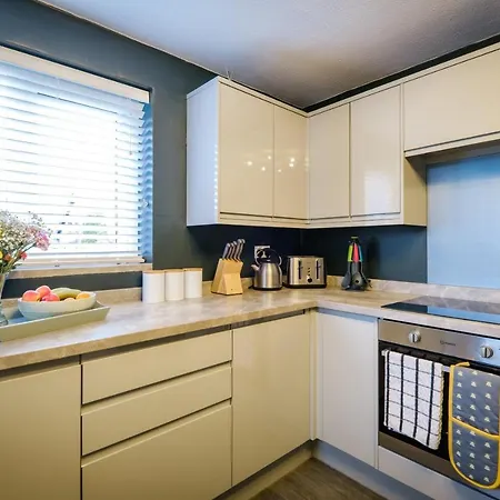 Rockside: Luxury 2-bedroom With Hot Tub And Pet-friendly Central Holiday home