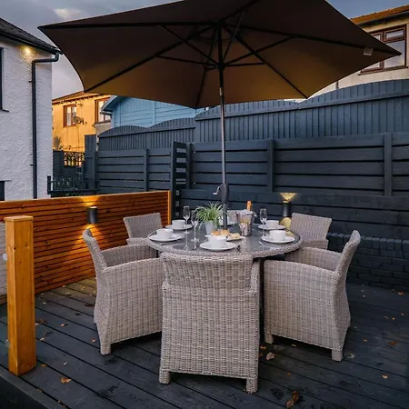 Rockside: Luxury 2-bedroom With Hot Tub And Pet-friendly Central Windermere
