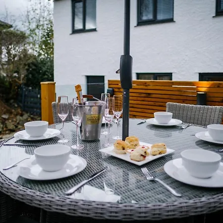 Rockside: Luxury 2-bedroom With Hot Tub And Pet-friendly Central Holiday home Windermere