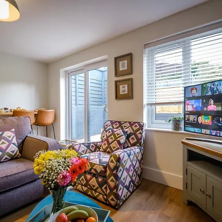 Rockside - Luxury 2 Bedroom With Hot Tub Central, Parking Pet Friendly Max 2 Adults Hot Tub Turns Off 930pm Casa de Férias *