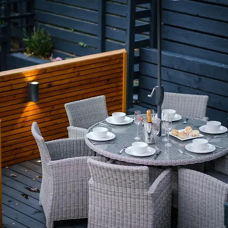 Rockside - Luxury 2 Bedroom With Hot Tub Central, Parking Pet Friendly Max 2 Adults Hot Tub Turns Off 930pm *